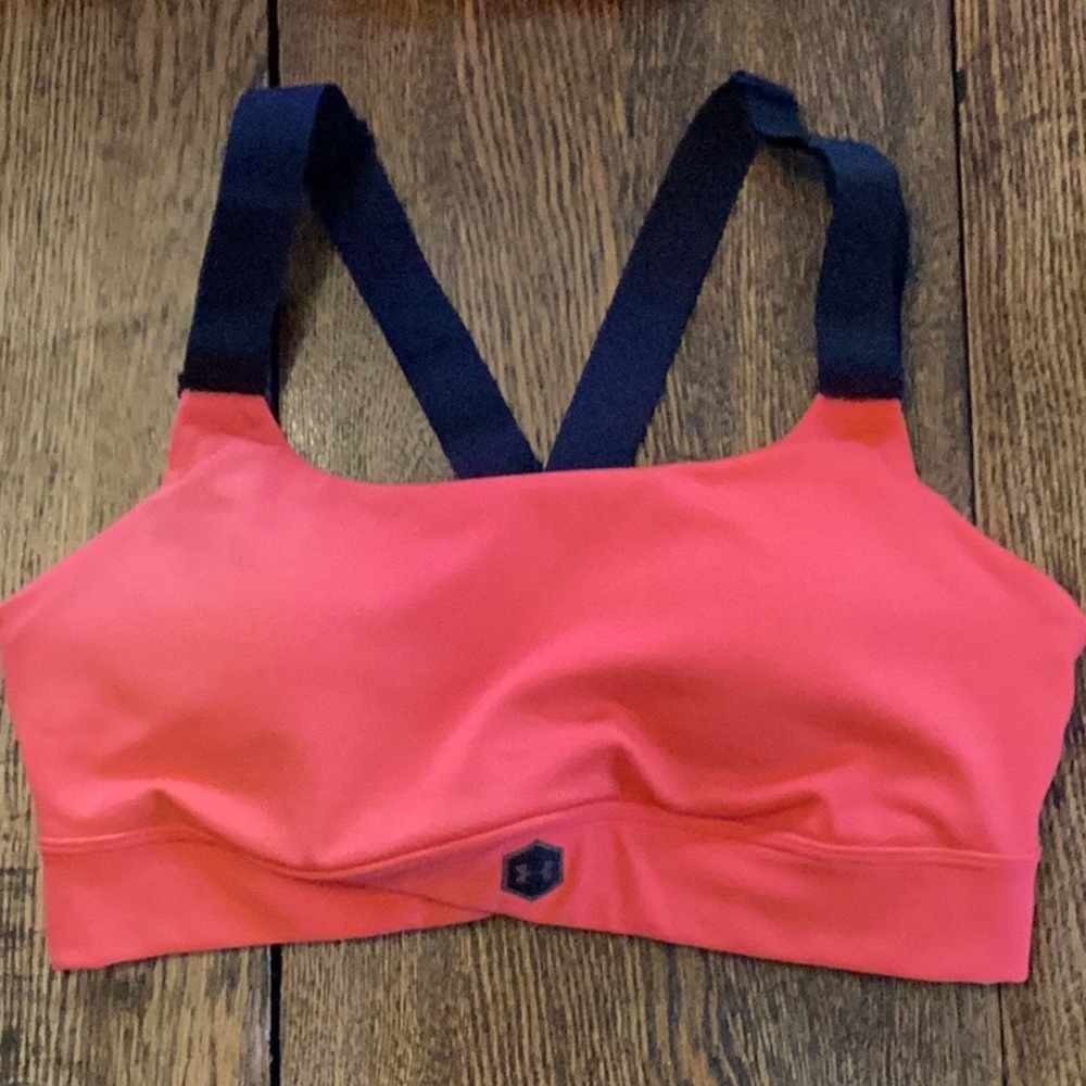 New Under Armor sports bra size small fitted